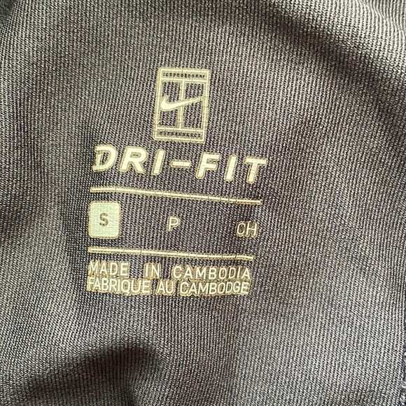 Nike shorts size small - Picture 3 of 3